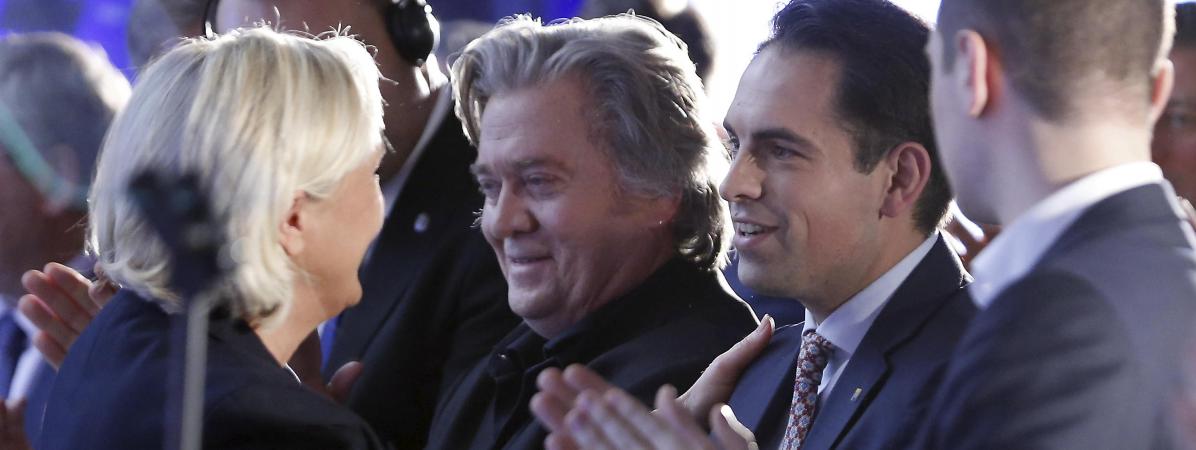 Marine Le Pen, Steve Bannon et Tom Van Grieken lors d'un évènement organisé à Bruxelles, le 8 décembre 2018 - Nicolas Maeterlinck - Belga Mag