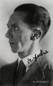 Portrait de Joseph Goebbels, ministre de la Propagande du IIIe Reich. 